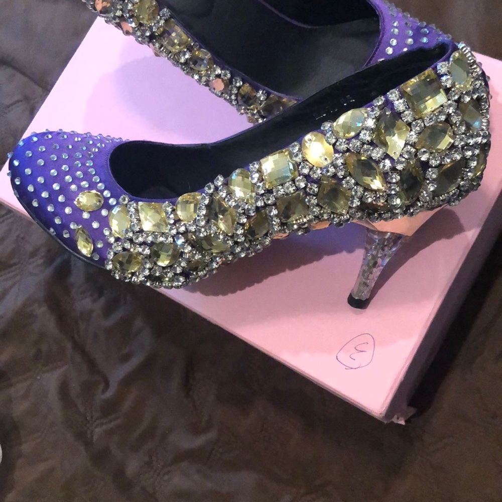 Shoes - Picture 2 of 4